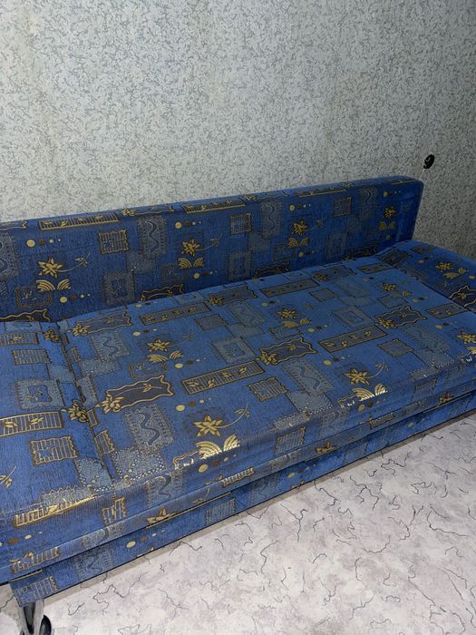 Диван 1,70 м в синем цвете, торг есть