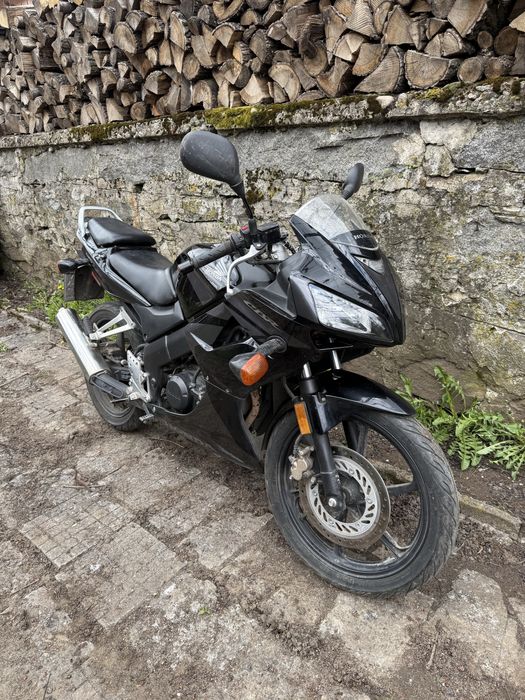 Продава се  HONDA  CBR 125R