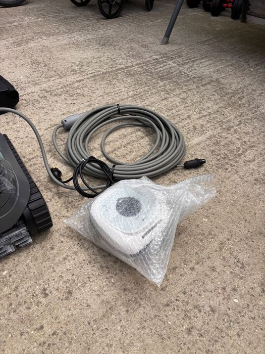 Robot piscina profesional Blueplus 4 200 lei
