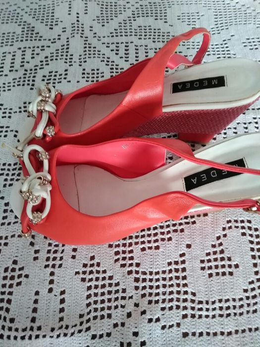 Босоножки  почти новые