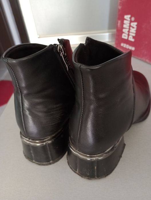 Дамски боти ,естествена кожа.35 лева