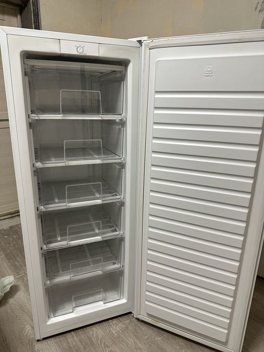 Морозильник 166 л Skyworth