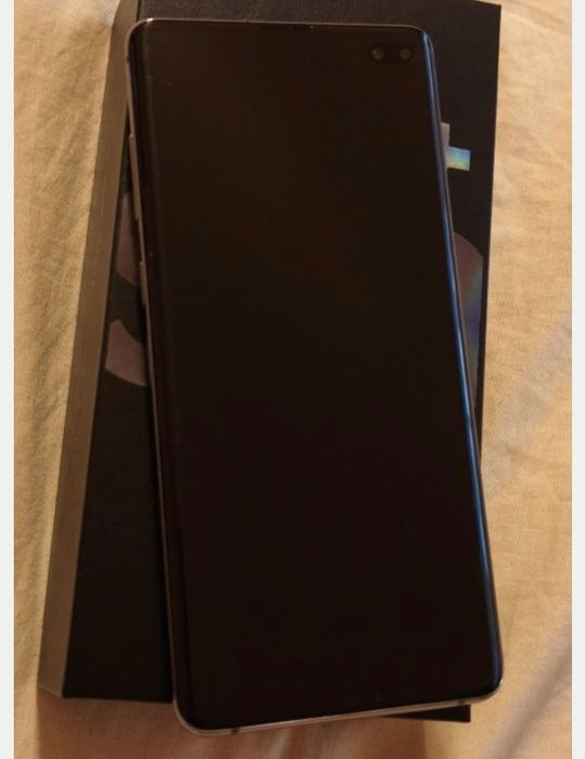 Samsung s10 plus smartphone