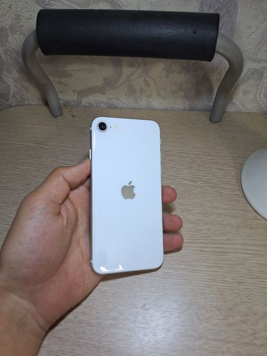 Продаю iPhone SE (2nd Gen) 2020, 64GB