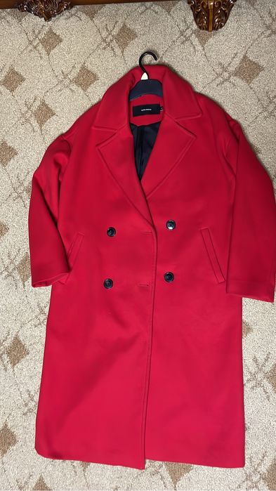 Пальто красное S размер