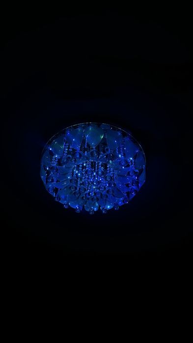 Продам люстры и картины