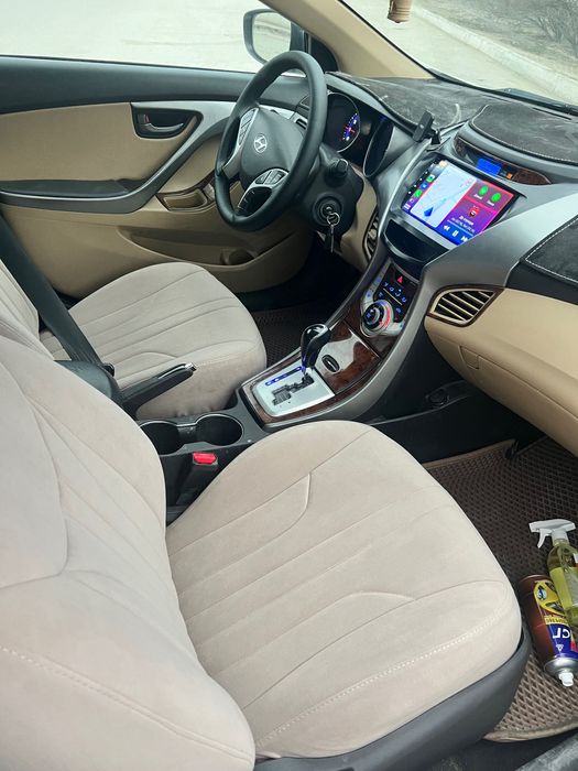 Hyundai Elantra 2012