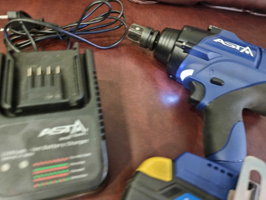 Акумулаторен ударен безчетков гайковерт