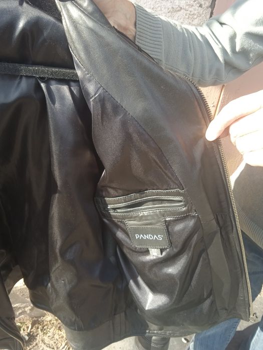 Продается кожаная куртка.