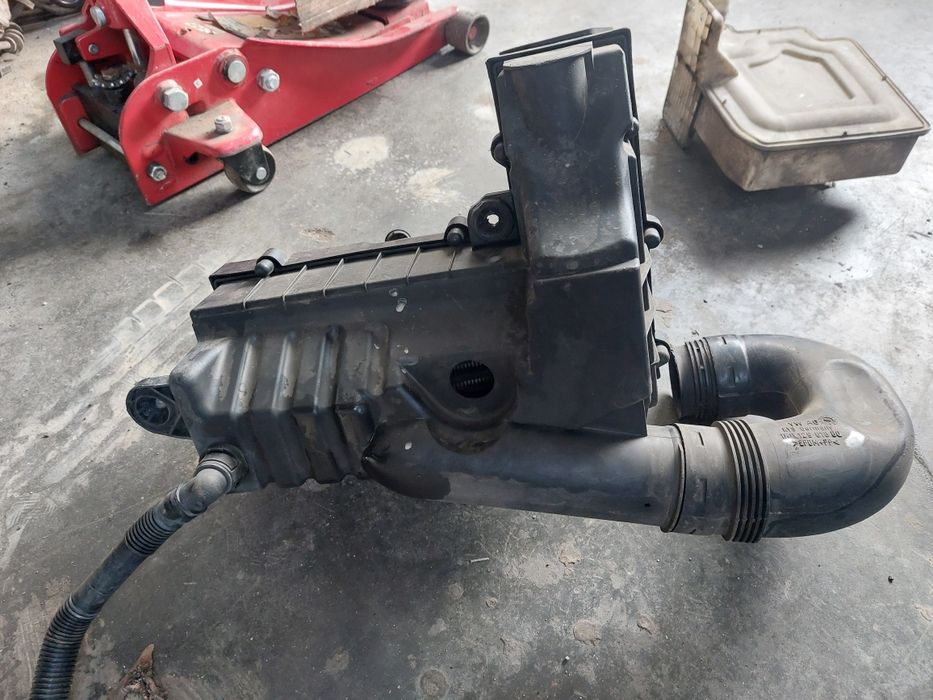 Carcasa filtru aer Octavia 2/Passat B6/B7/Golf 6 1.6tdi cay