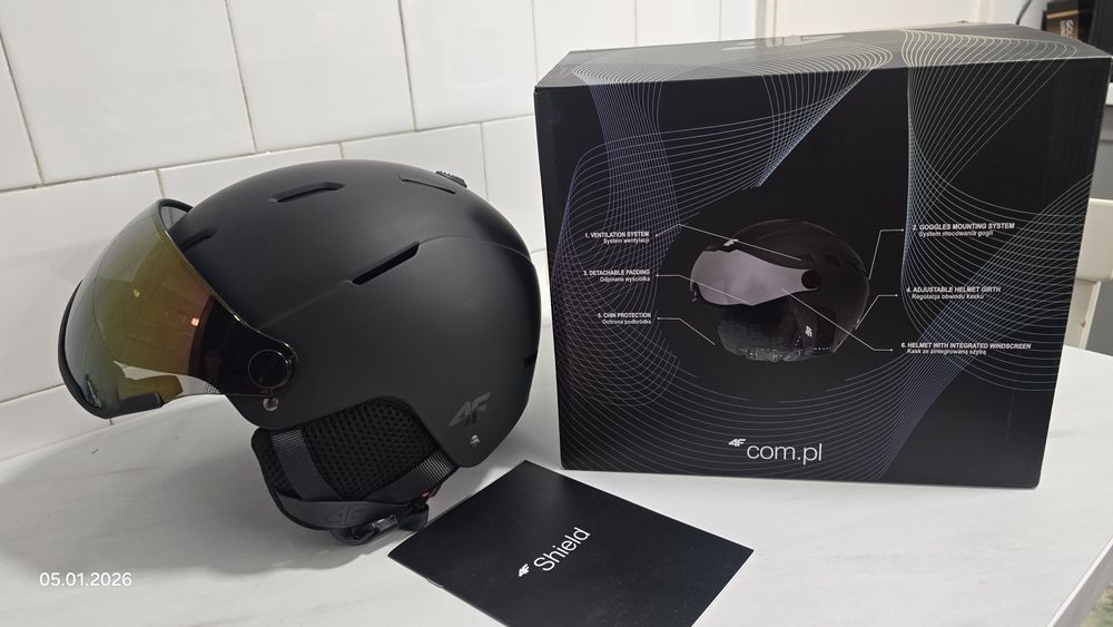 Casca 4F neagra cu viziera