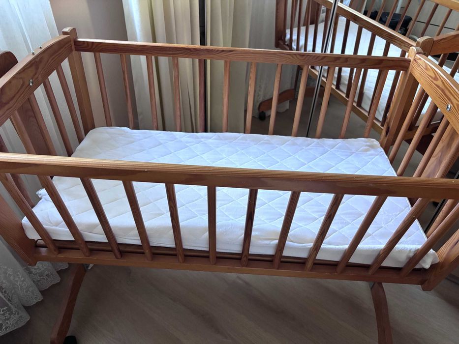 Дървена кошара/люлка с матрак, функция за заключване, 90X40