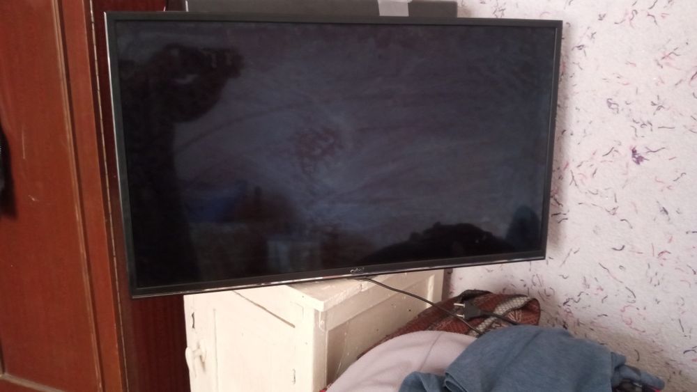 Artel 32 талик LCD холати яхши