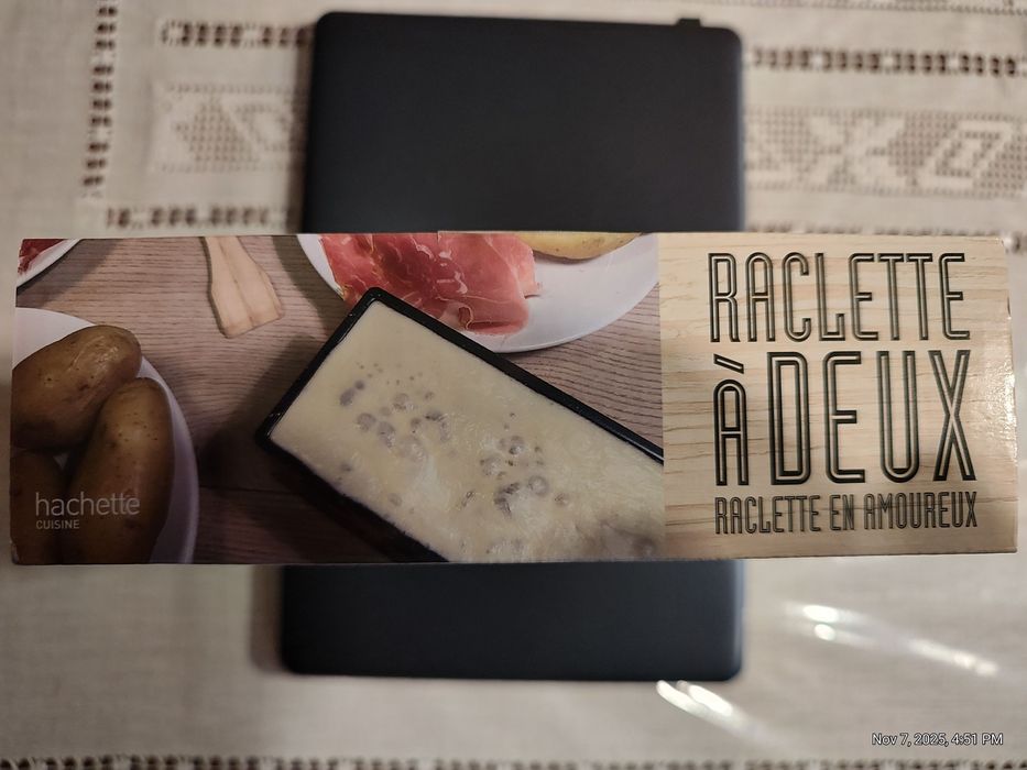 Подаръчен комплект: "Раклет за двама, раклет за влюбени"