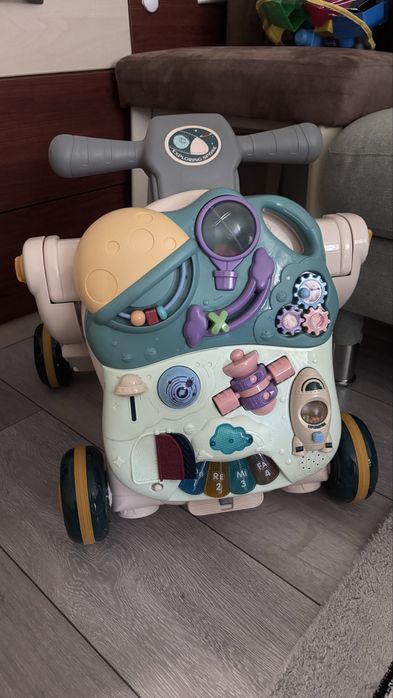 Музикален уокър и масичка “exploring space”