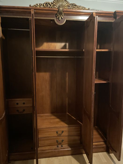 Продам шкаф деревянный