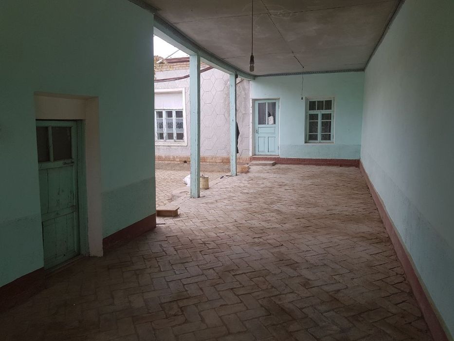 Uy sotiladi 5 sutuqli hovli  motrit most pastida