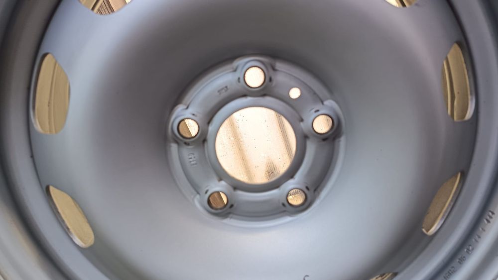 Jante că noi 5x114.3 + anvelope Iarnă Dacia Duster Renault