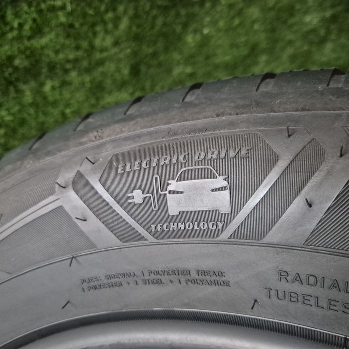 235 60 20 Goodyear Ultragrip m+s Bmw