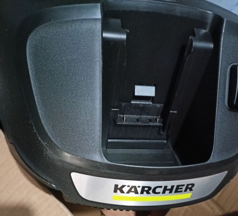 Aspirator uscat pentru cenusa Karcher cu acumulator AD 2
