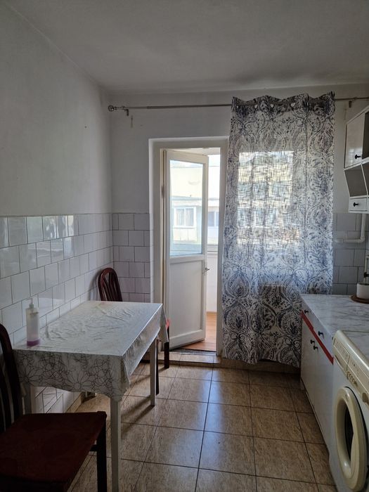 Închiriez apartament cu 3 camere în 7 Noiembrie — fotografia 2