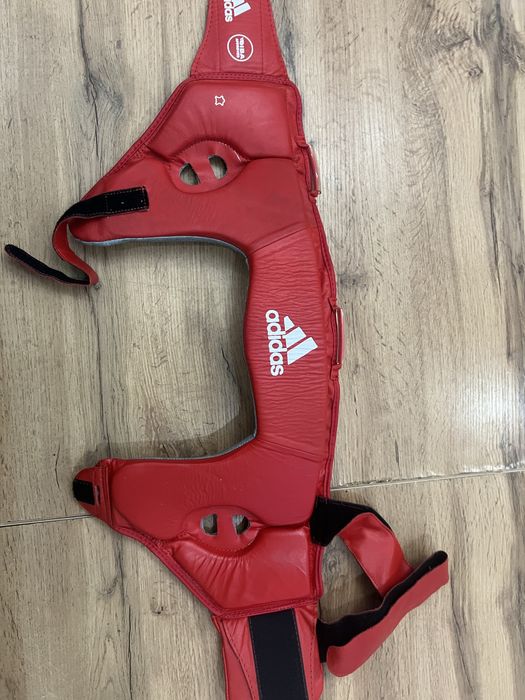 Подам оригенальный шлем adidas