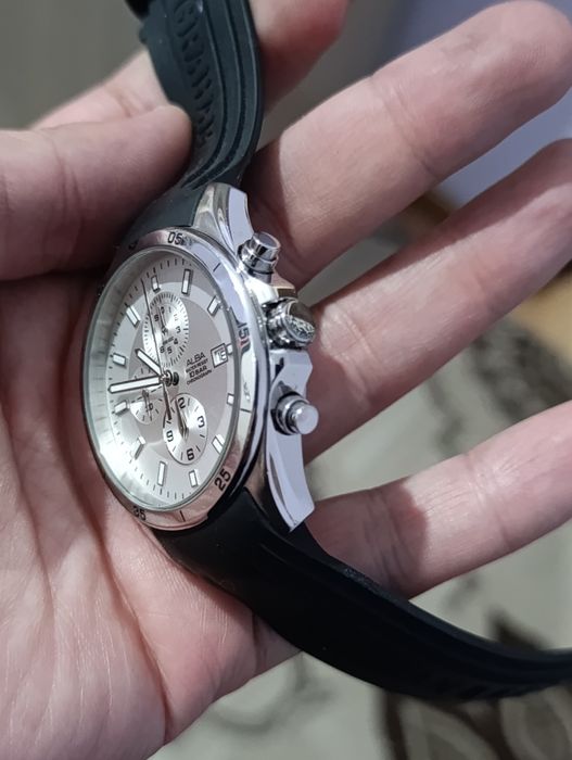 Alba соат сотилади