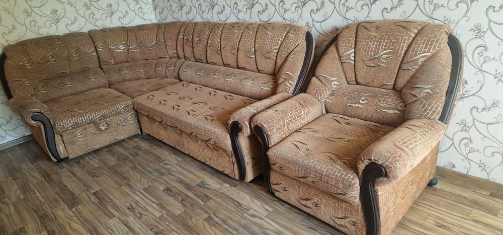 Диван угловой и кресло