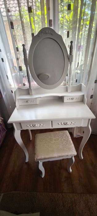 Masa / măsuță pentru pregatit mire / mireasa