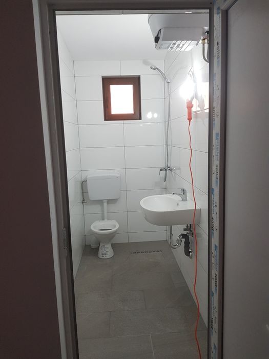 Meseriasi execut lucrări în constructii  și Instalatii salutare