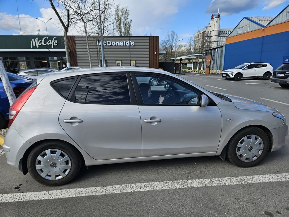 Hyundai i30 1.6  3450€ negociabil