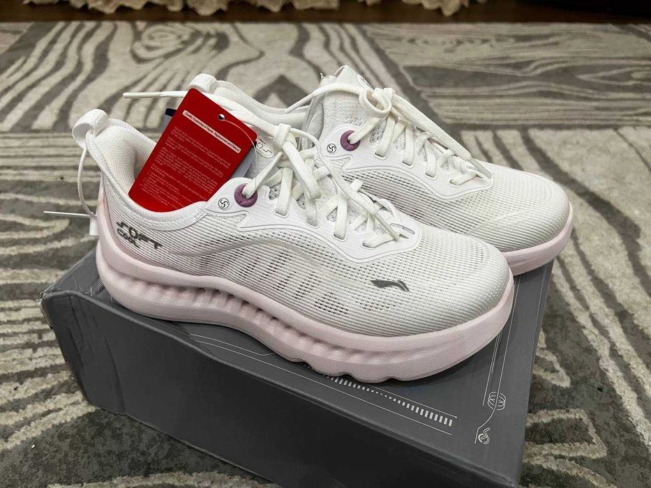 Original Li-Ning krossovkasi — 2026-yilgi yangi model (Ayollarga)