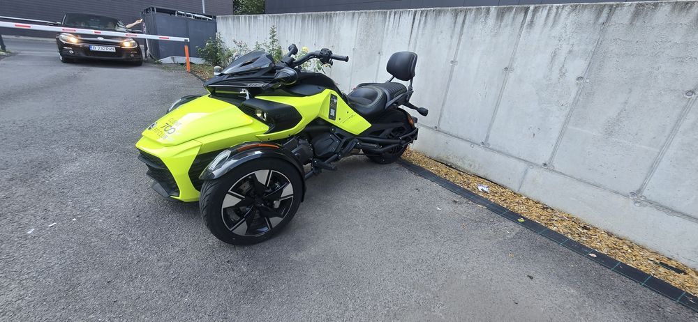 can am spyder rt