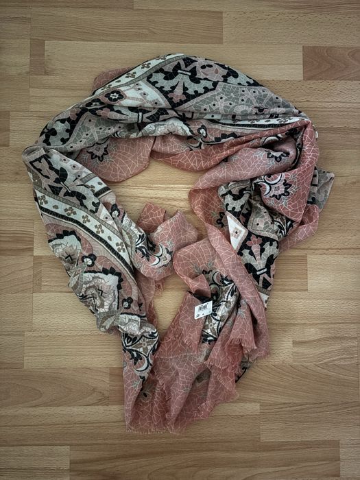 Нов шал с размери 180 см  90 см