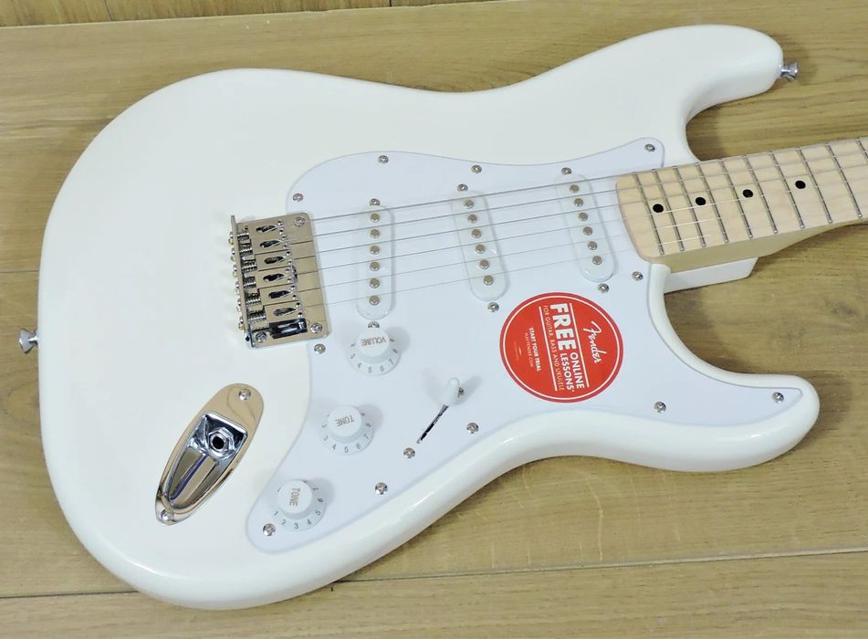 Продаю электрогитару Squier Sonic Stratocaster