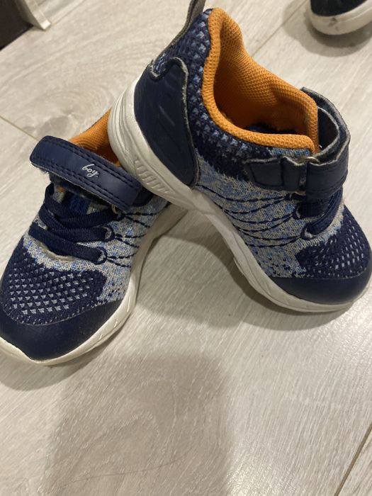 Продавам детски апрески 24 номер