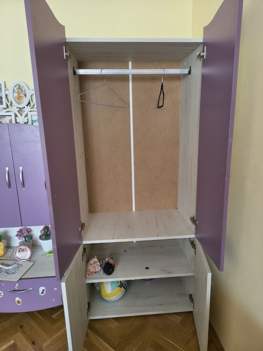 Продава се компактен гардероб