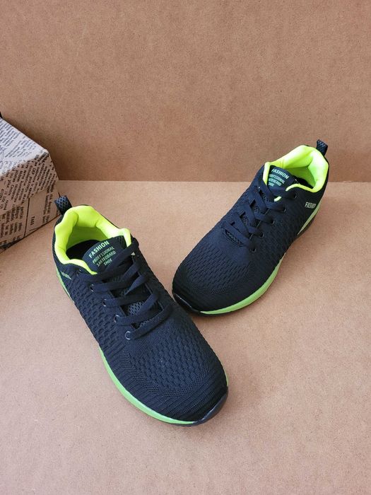 Кроссовки новые мужские