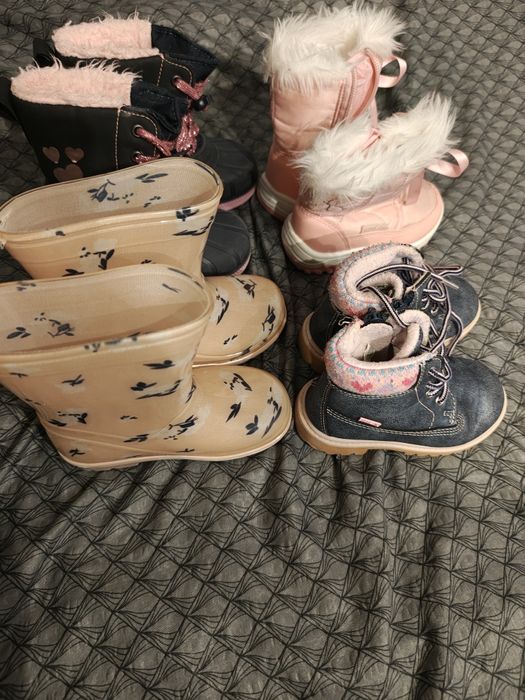 Vând lot încălțăminte , pt fetițe Nr 22