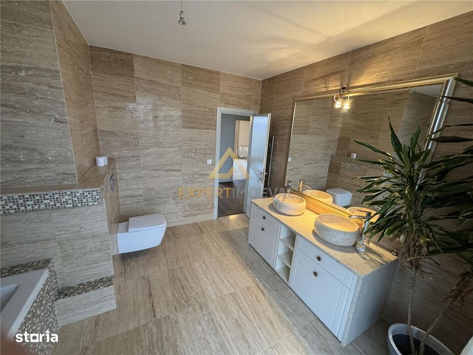 Penthouse De Vanzare  Langa Hotel Europa