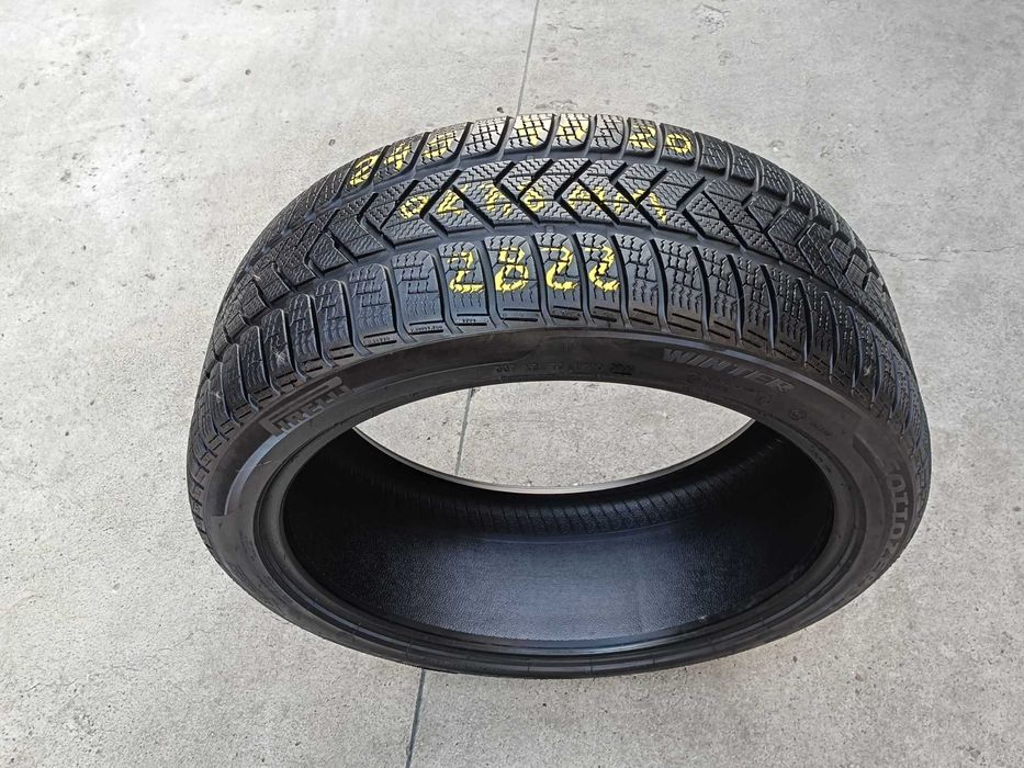 O anvelopa de iarna 245 40 20 pirelli sottozero 3 profil 7,8 dot 2822