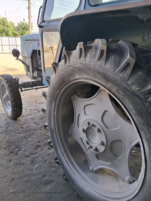 Vând tractor landini