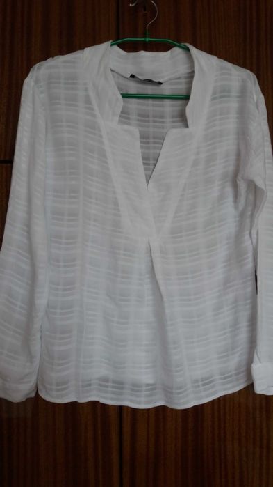 Бяла блуза с дълъг ръкав