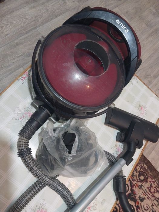 Пылесос пролается ARNICA BORA 7000