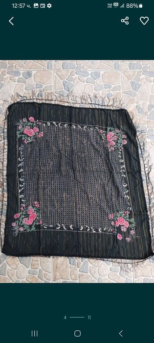 Ръчно бродирано каре и кърпи за глава за народна носия