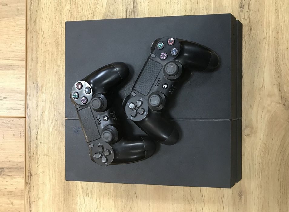 Play Station 4 sotiladi