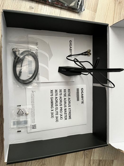 Gigabyte X670 Aorus Elite Ax AM5 + Ryzen 5 7600x AM5