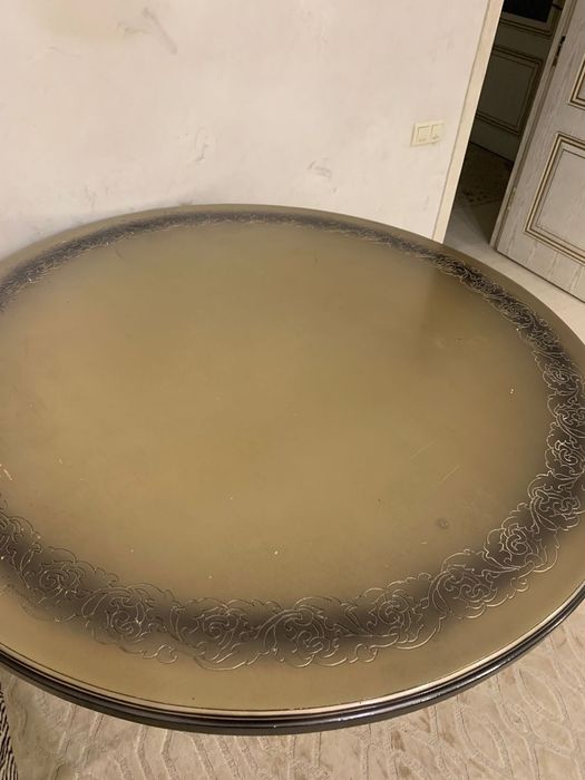 Продам стол для кухни-гостиной