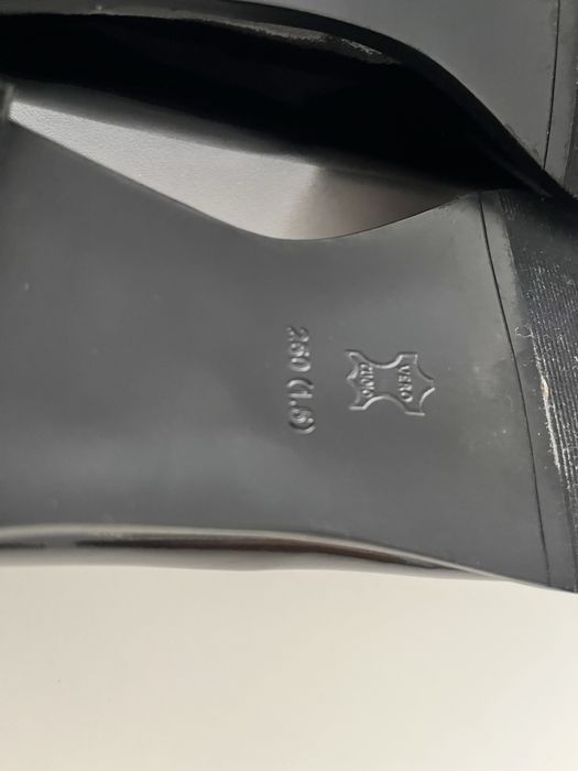 Pantofi din pele lacuita