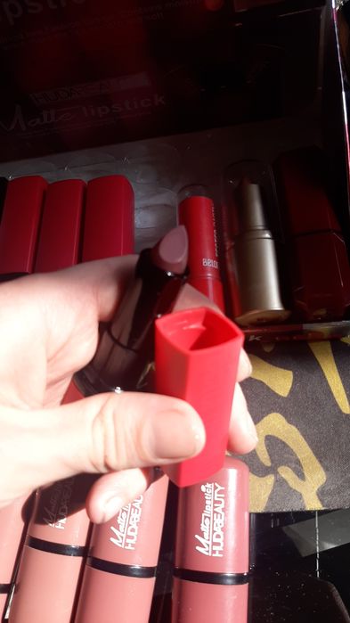 Продам помаду за пол цены